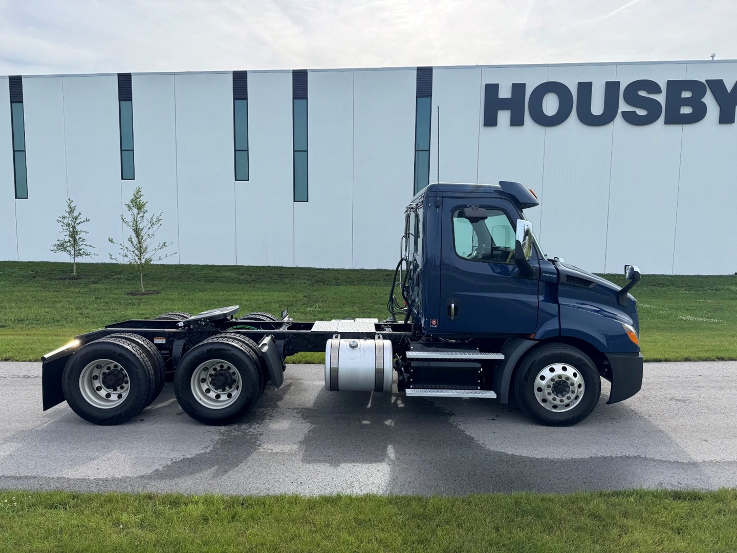 2019 FREIGHTLINER CASCADIA 113 - USED TRUCKS DAY CAB - image 7